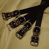 Nahkainen kaulapanta tai nahkaremmi